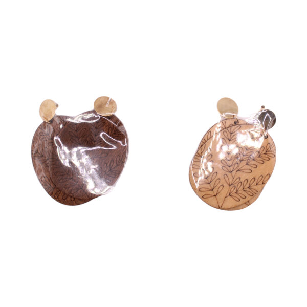 Aretes redondos llamativos con estampado animal en cacao
